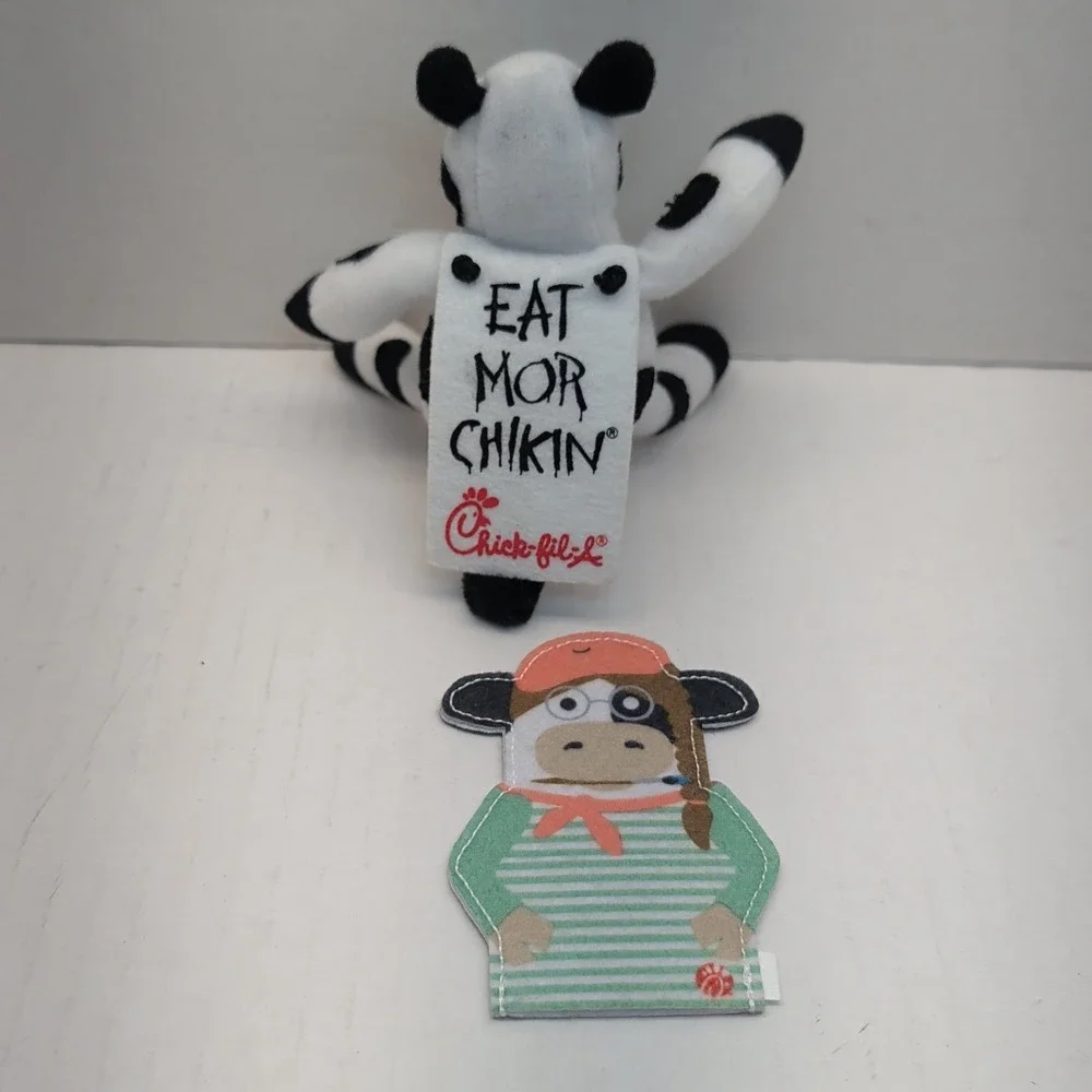 Chick-fil-A Eat Mor Chikin Cow Plush and Finger Puppet Advertising Set 2009